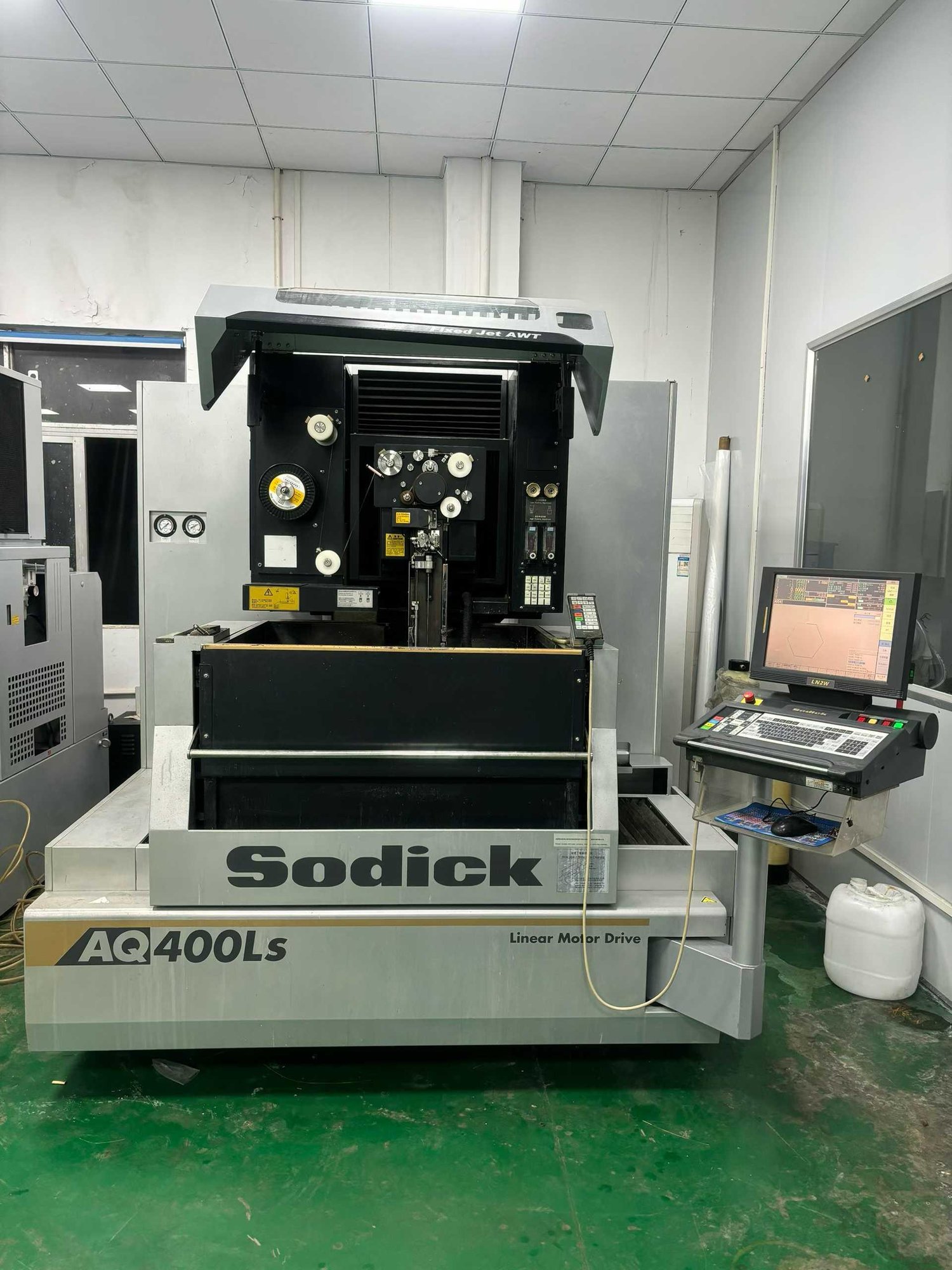 Wire cutting machine