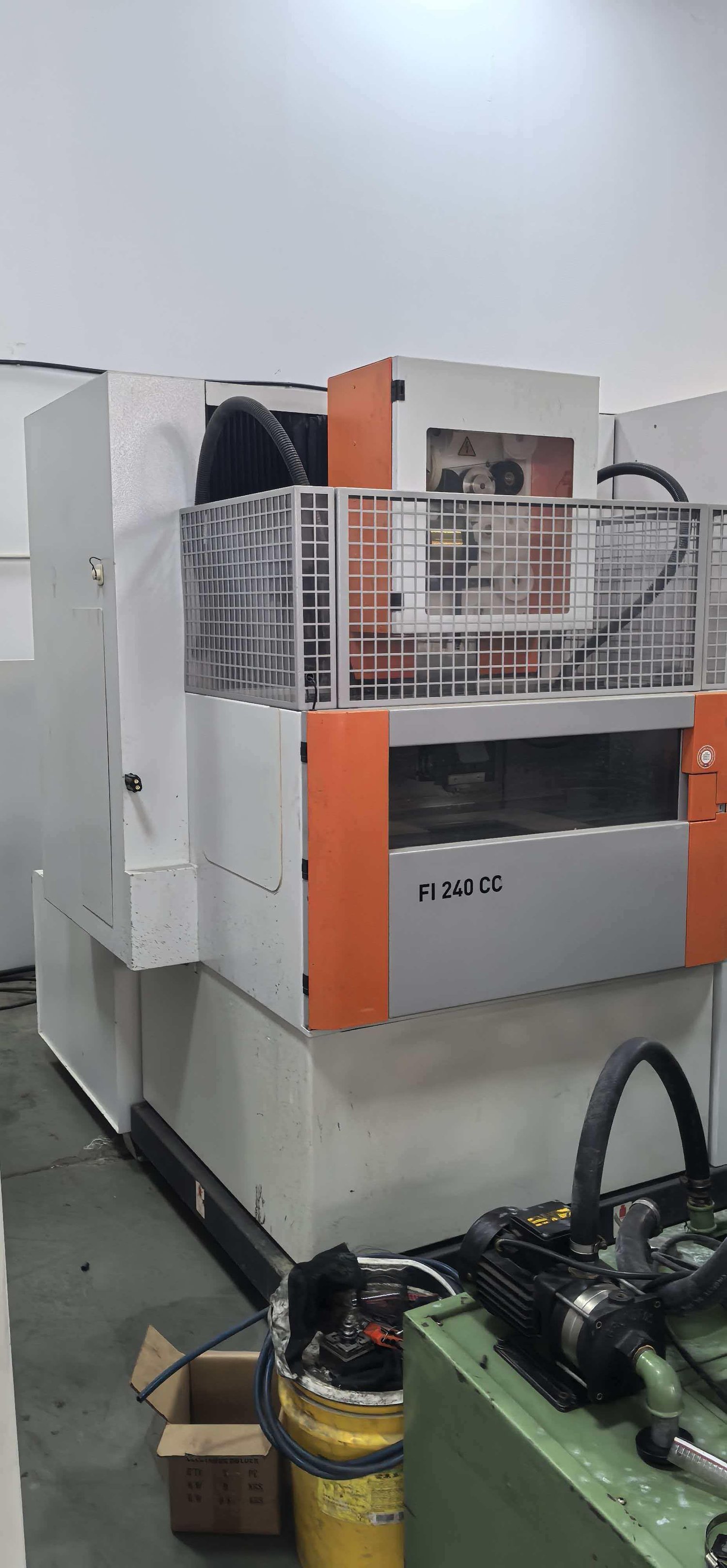 Wire cutting machine