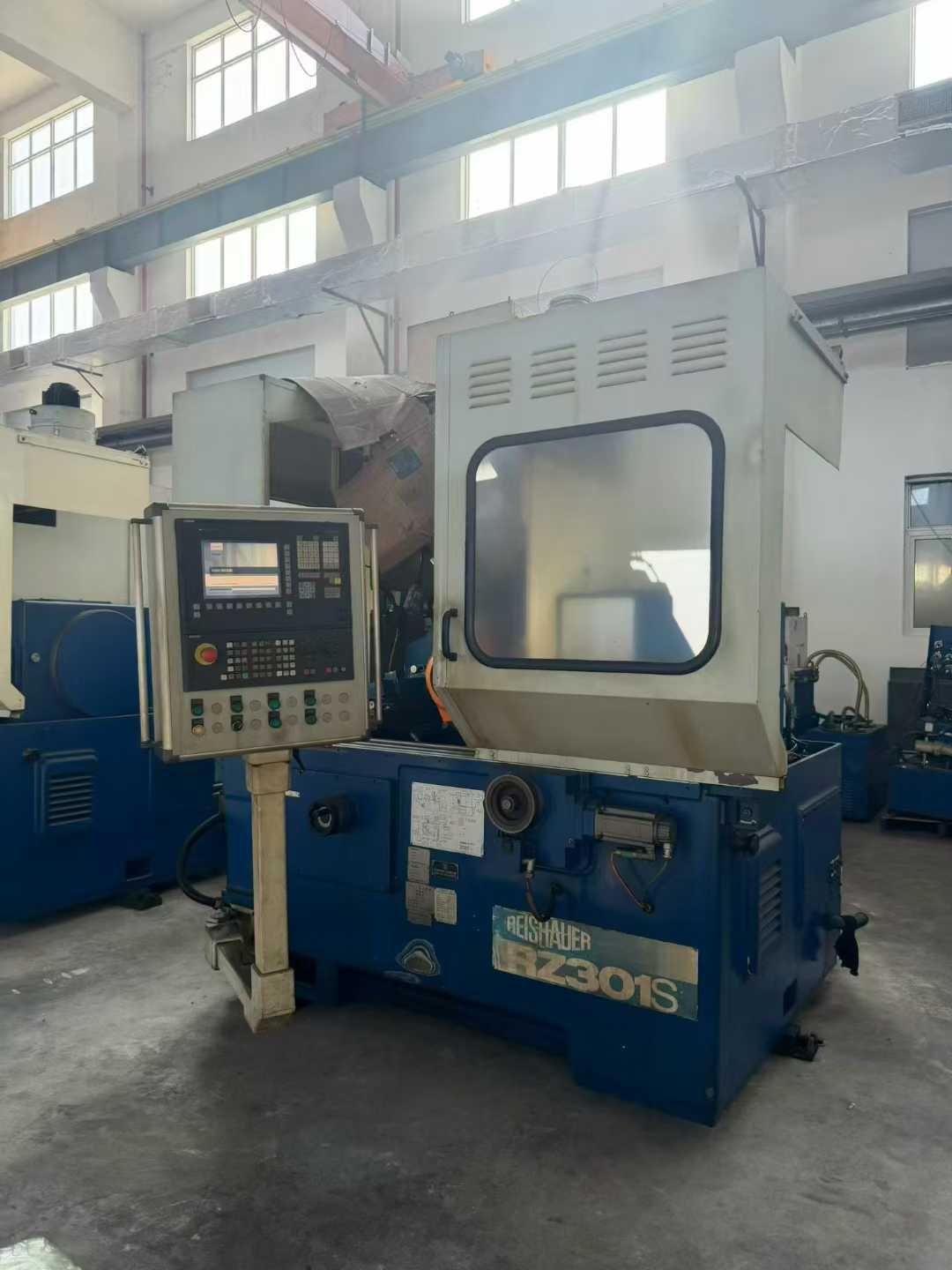 Gear grinding machine