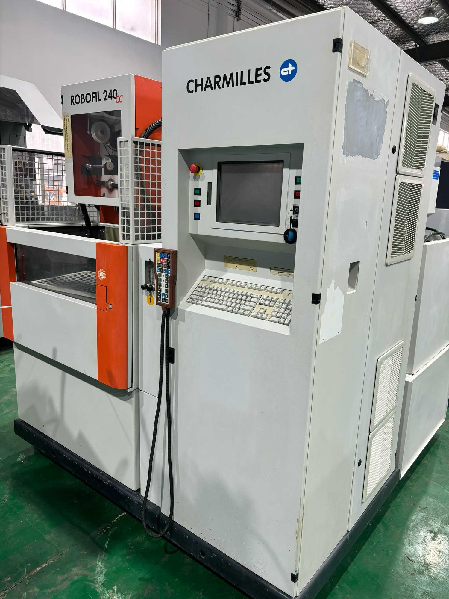 Wire cutting machine