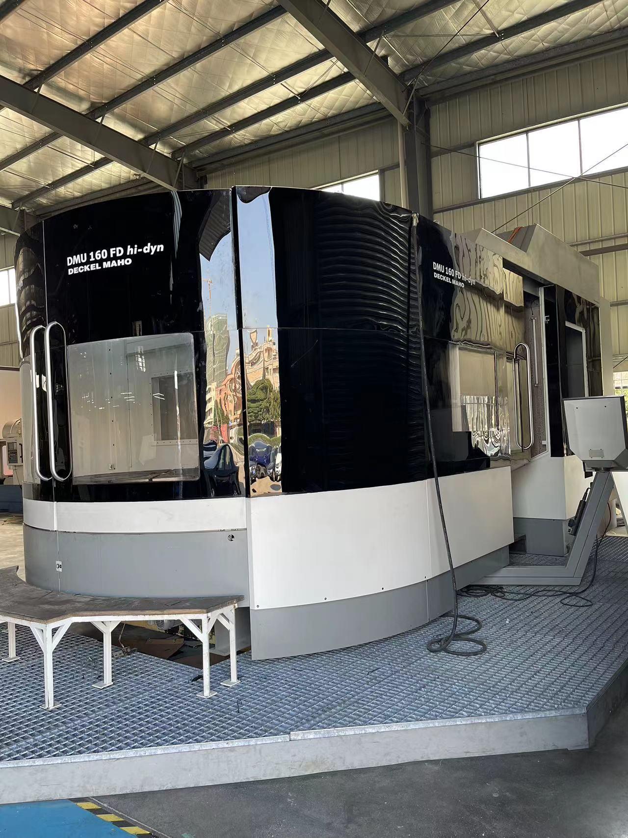 5 axes machining center