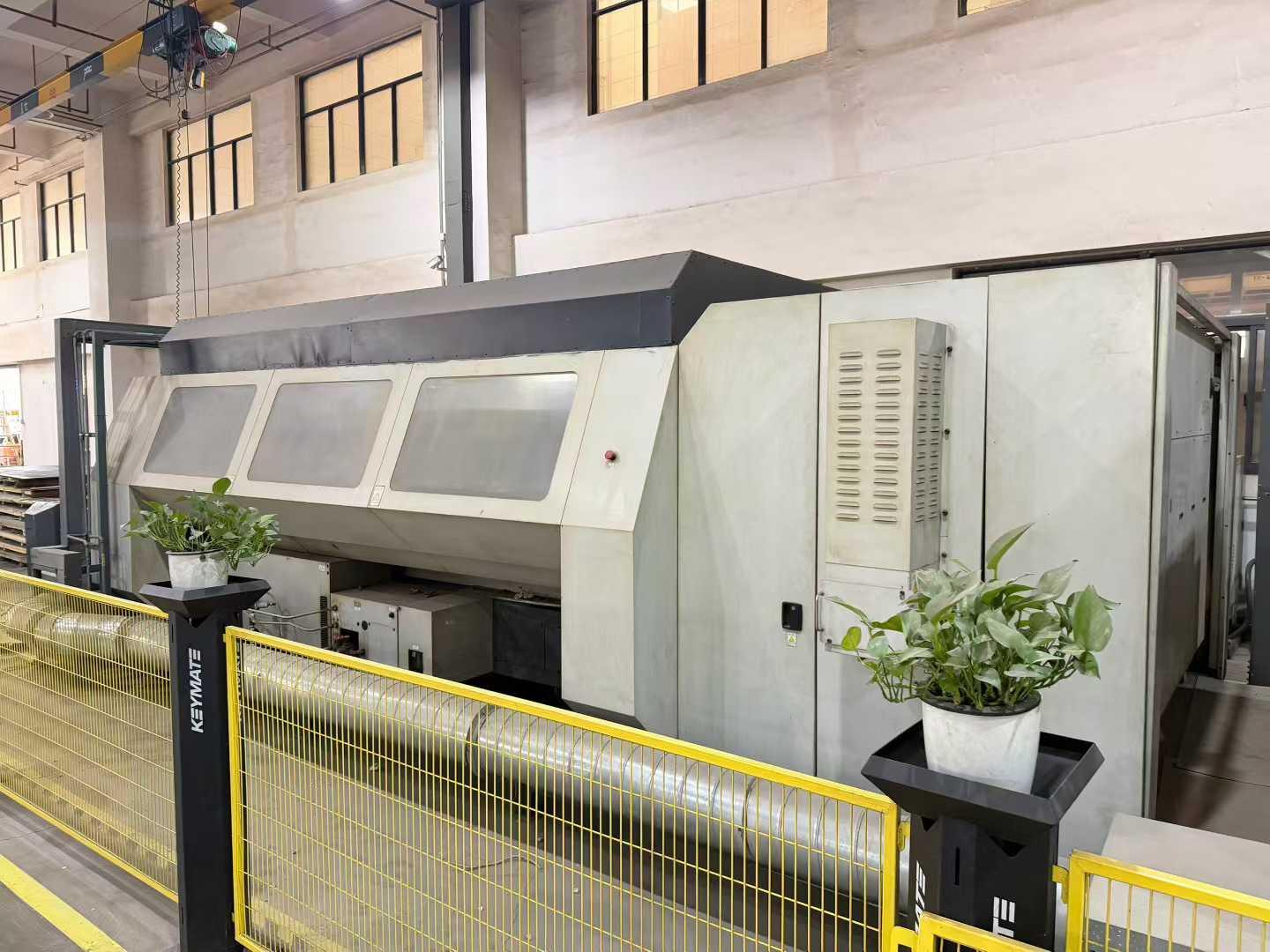 Laser cutting machine