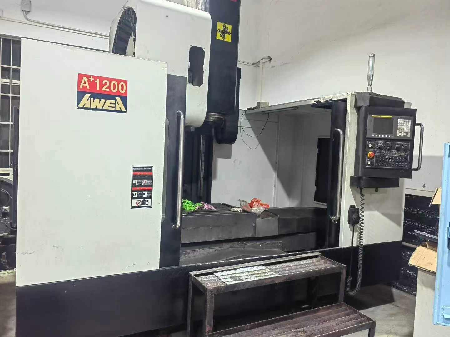 Vertical Machining Center
