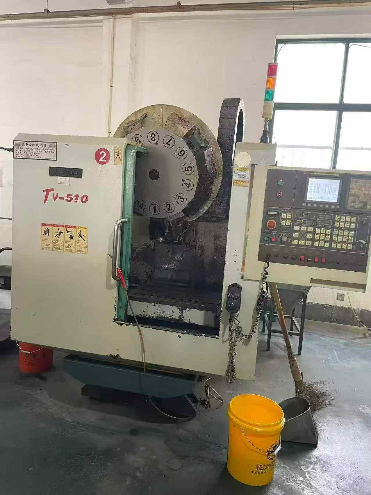 Tapping machine