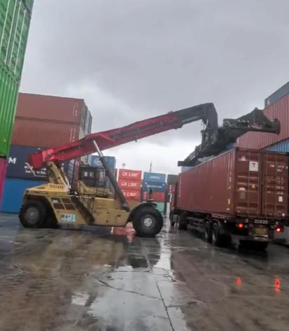 Reach Stacker