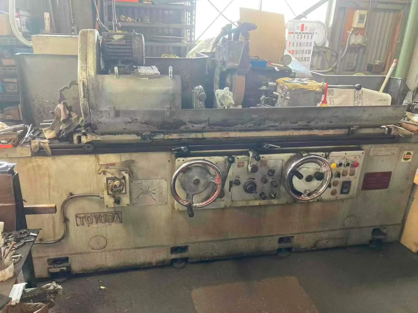 Cylindrical grinder