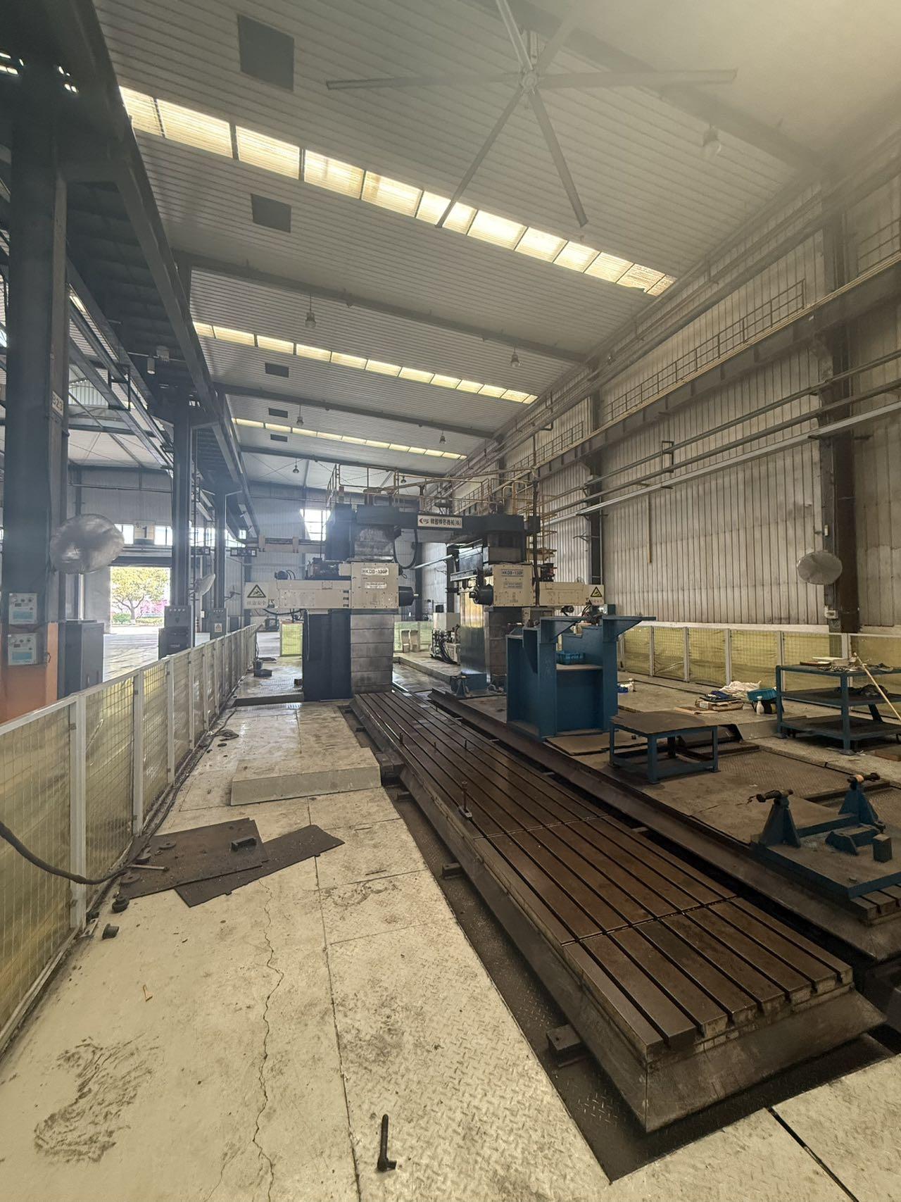Boring and milling machine