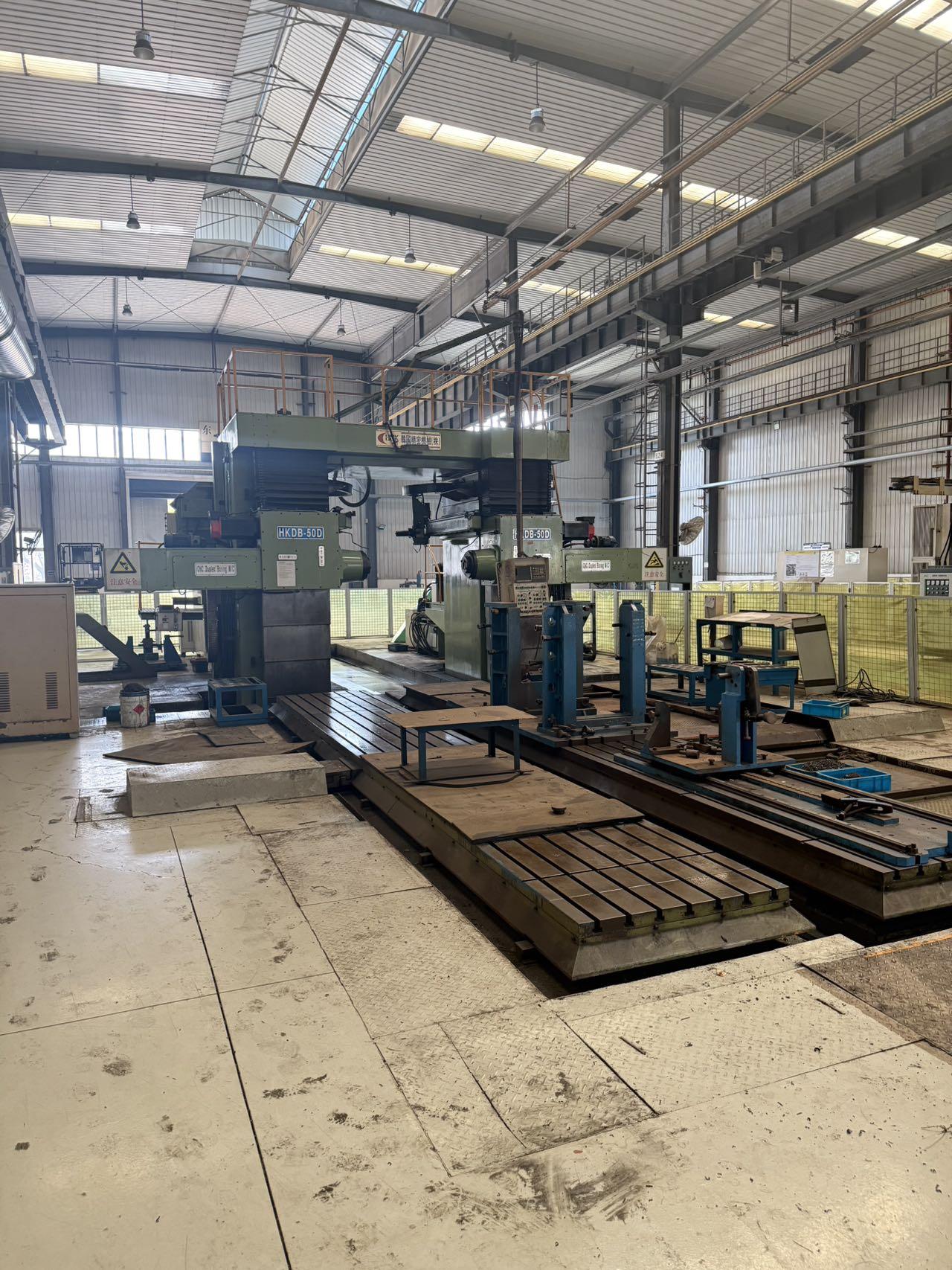 Boring and milling machine
