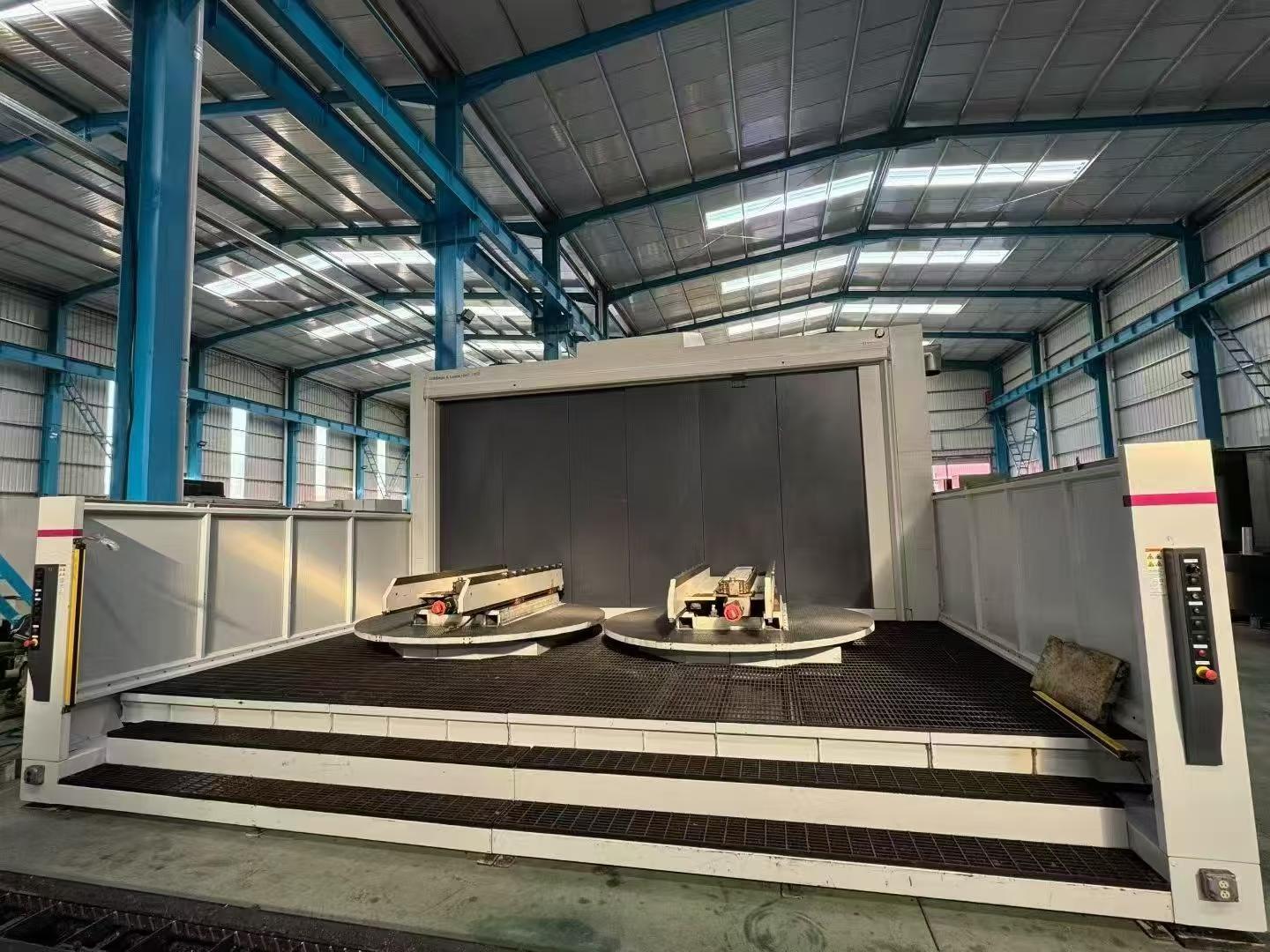 Boring and milling machine