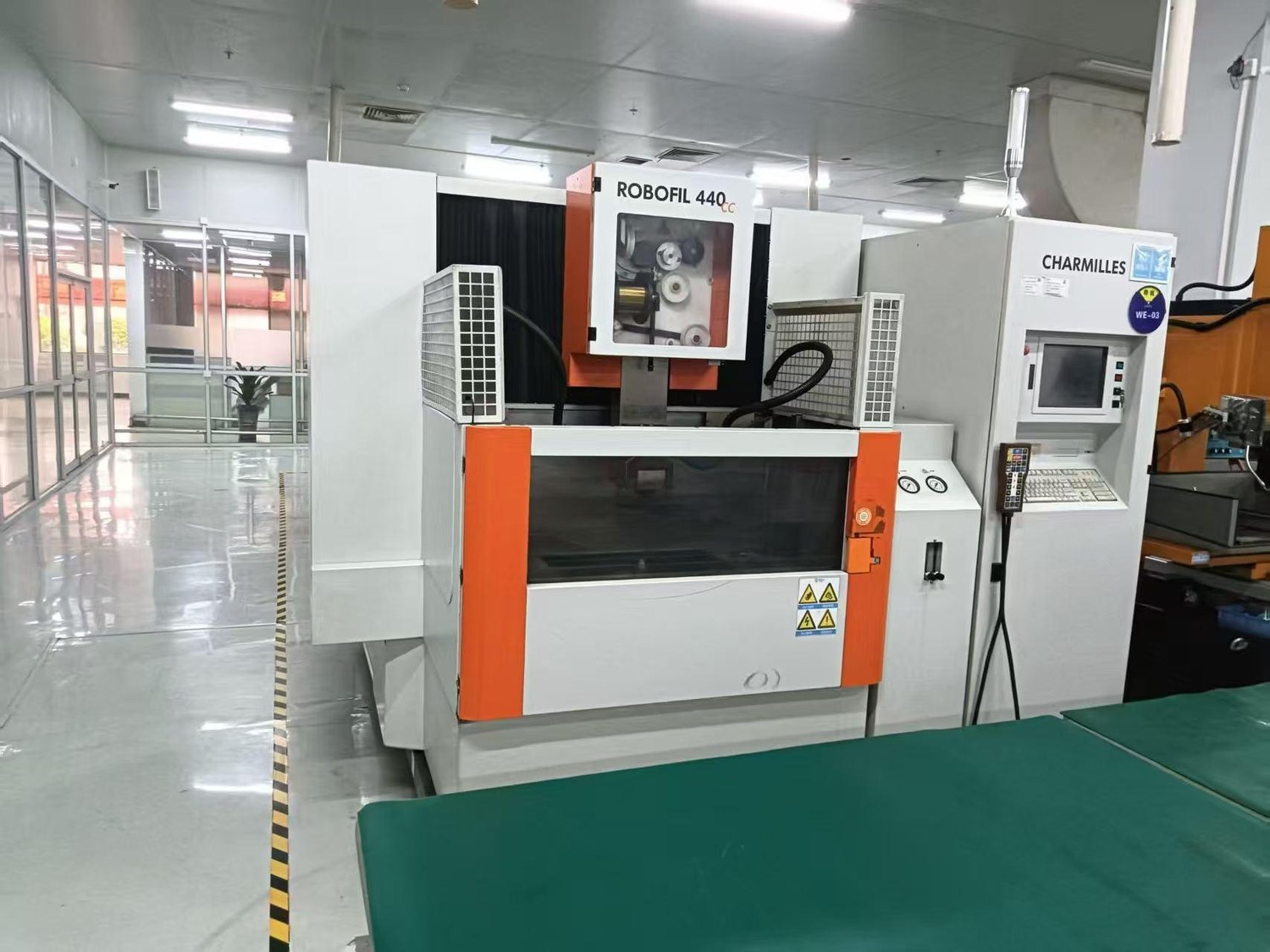 Wire cutting machine