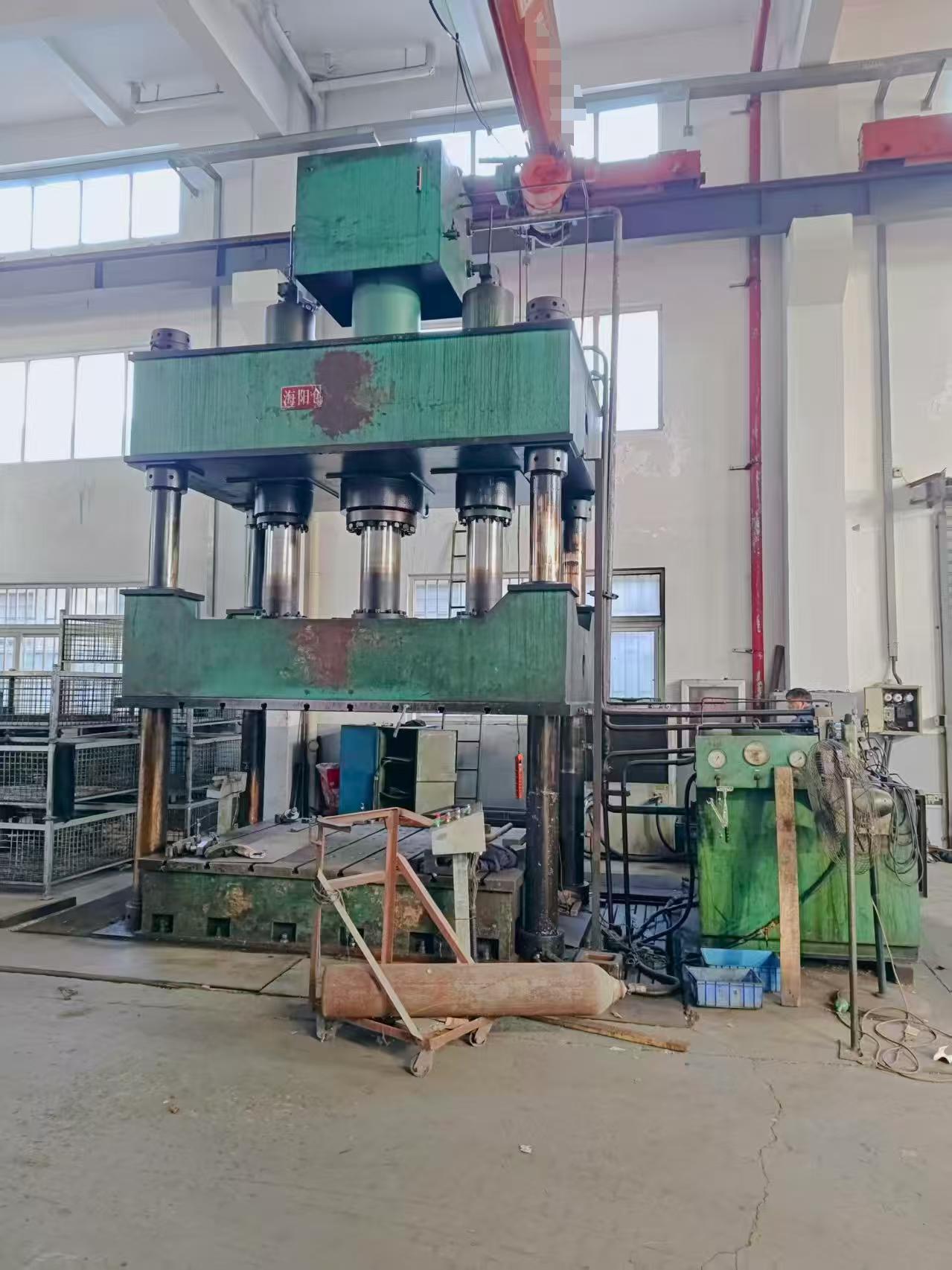 Four column hydraulic press