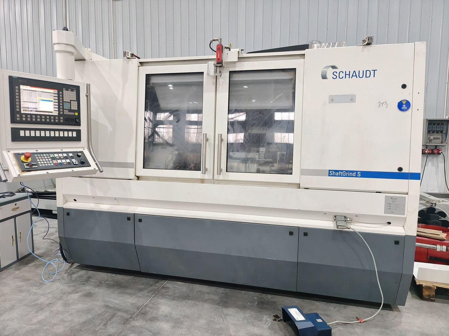 Cylindrical grinder