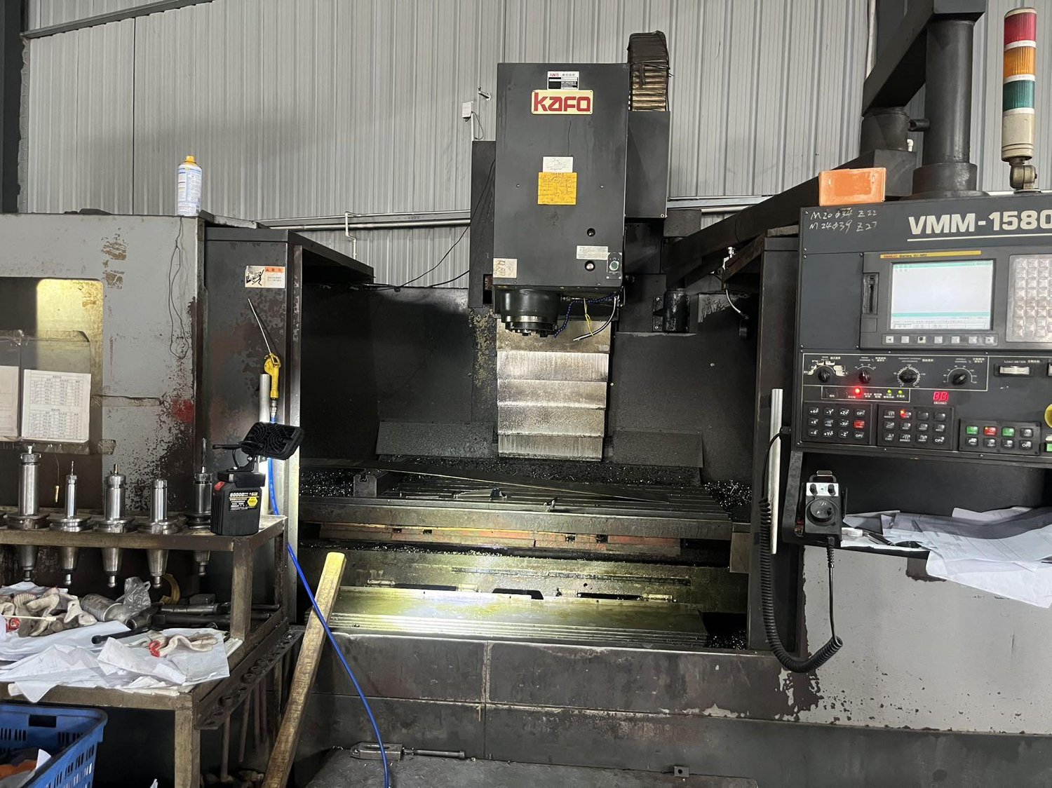 Vertical machining center