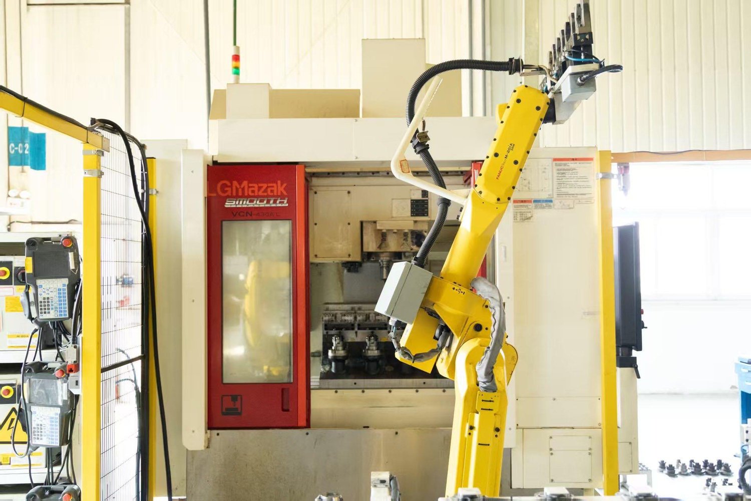 Vertical machining center