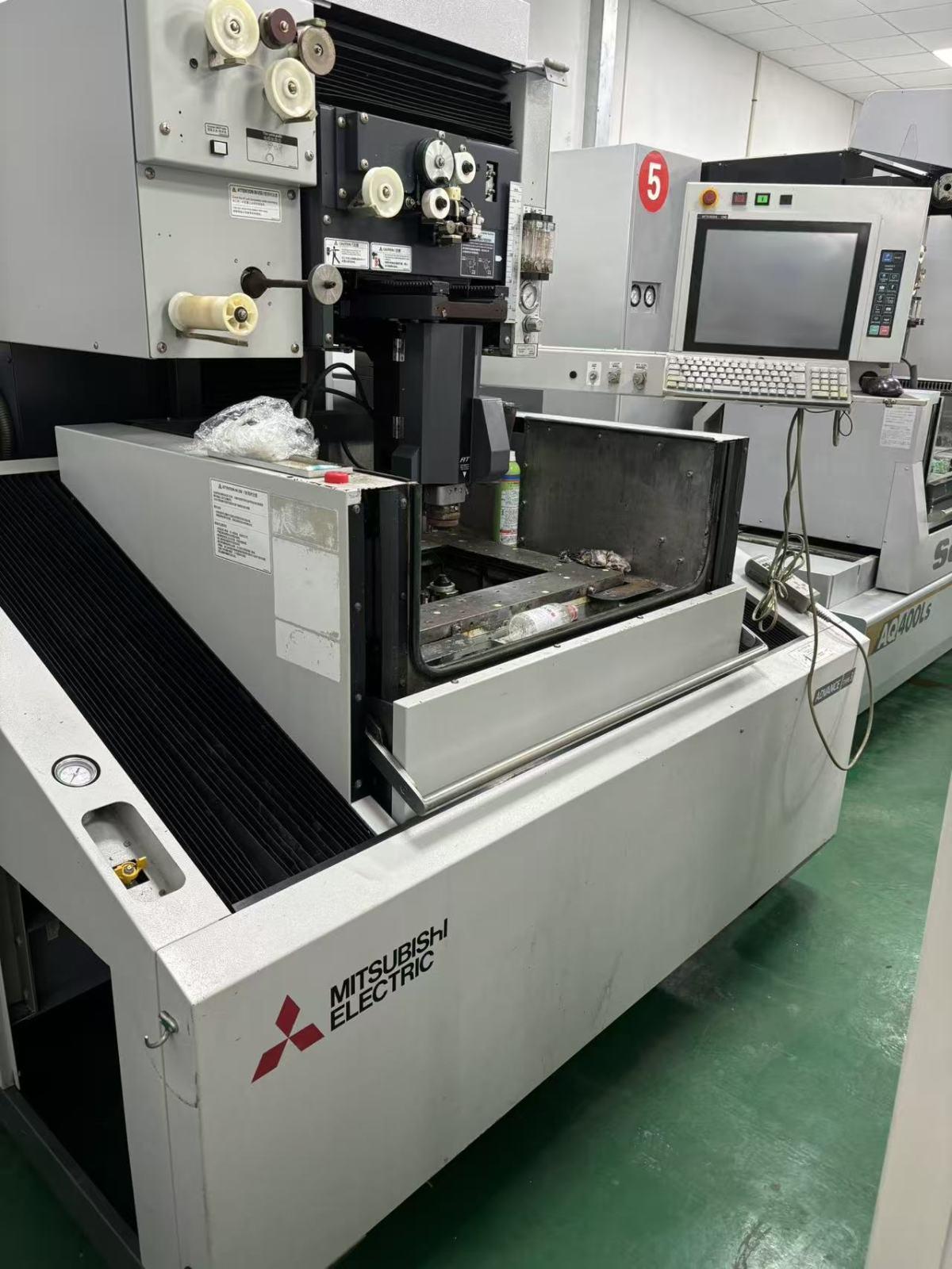 Wire cutting machine