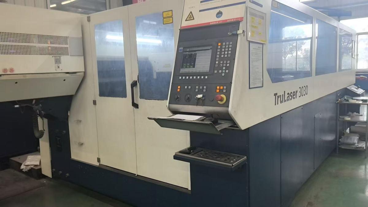 Laser cutting machine