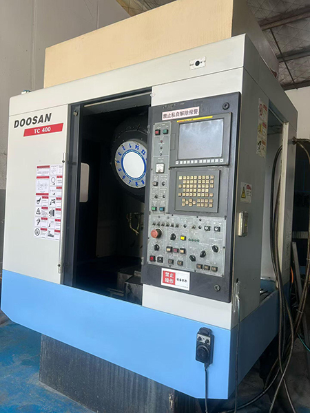 Used Doosan TC400 Drilling and Tapping Center