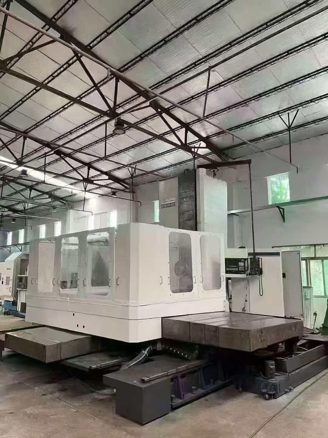 Boring and milling machine