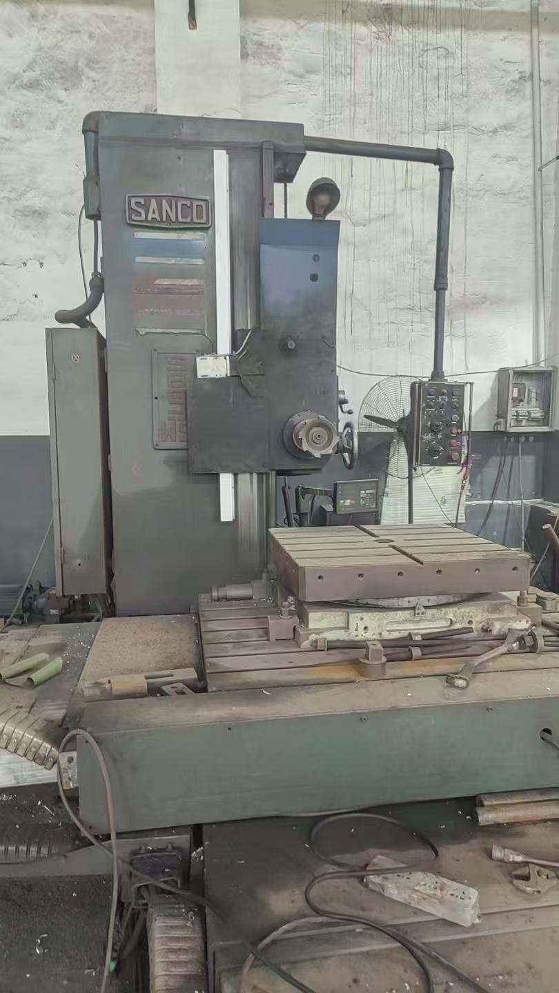 Boring and milling machine