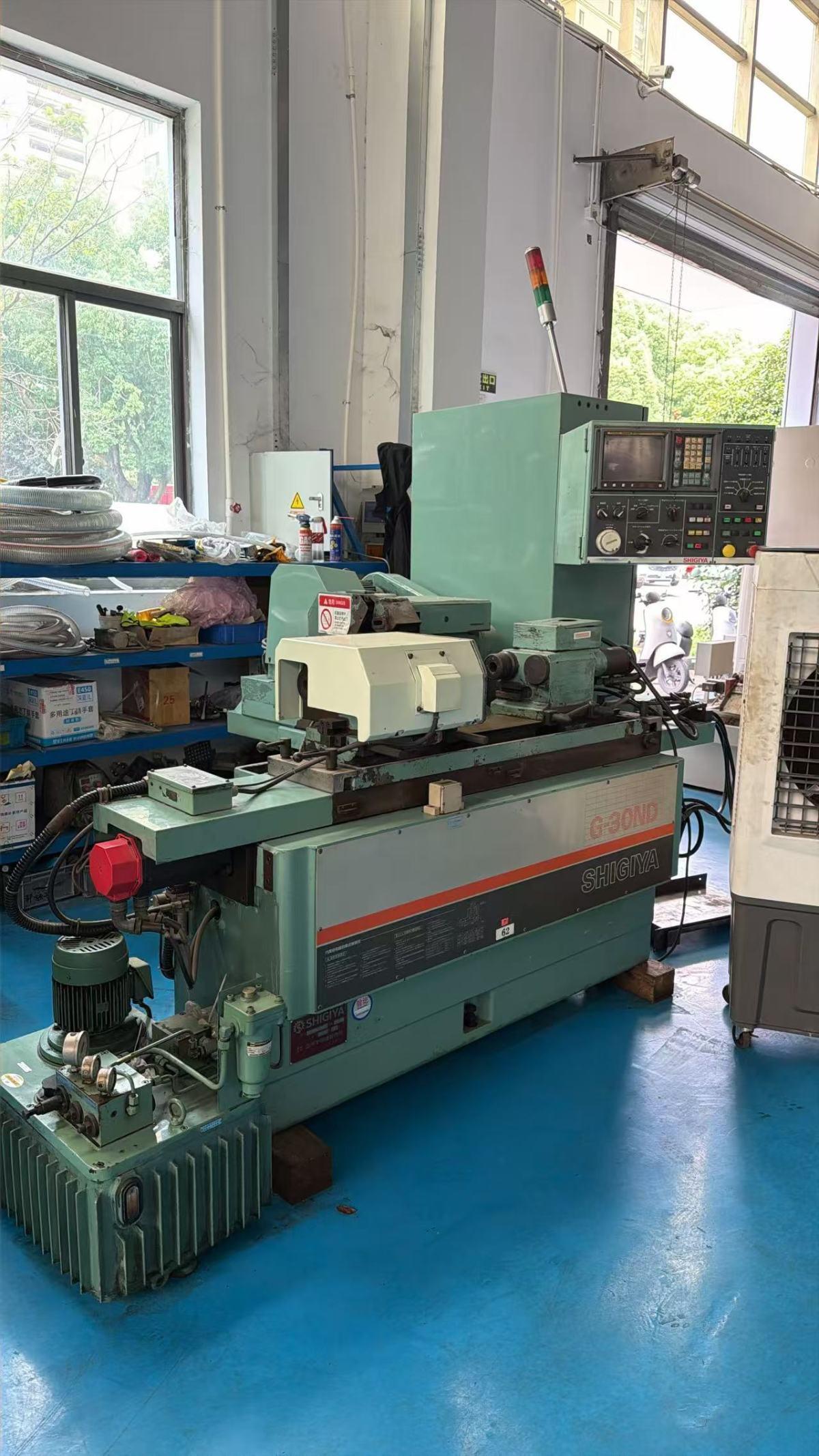 Cylindrical grinder