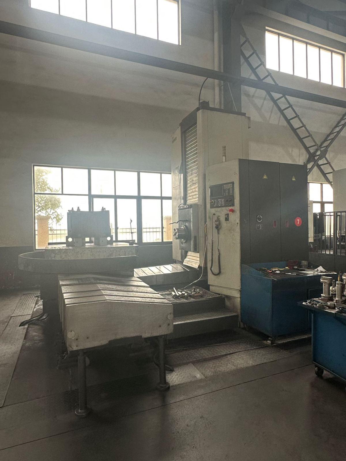 Boring and milling machine