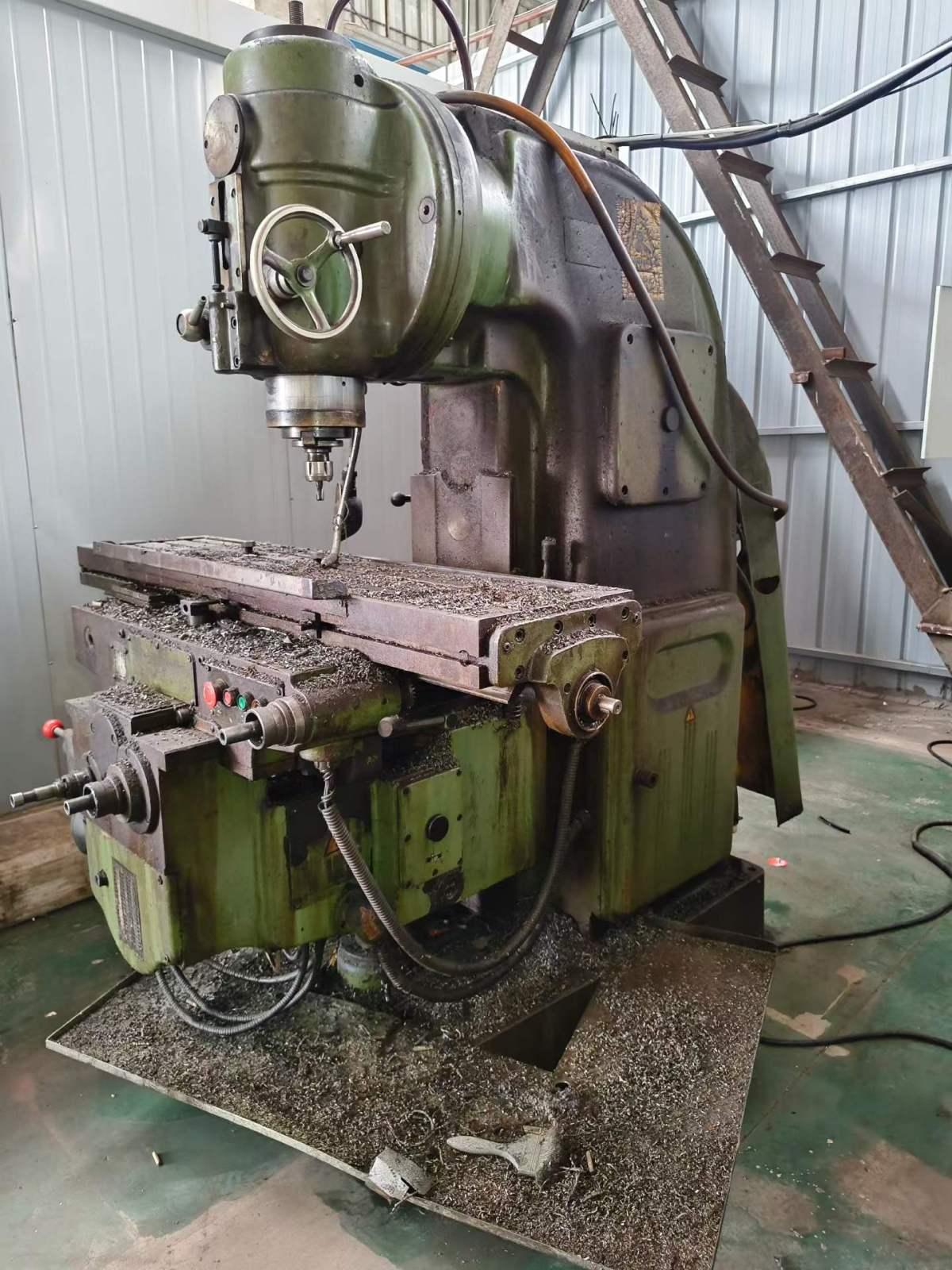 turret milling machine