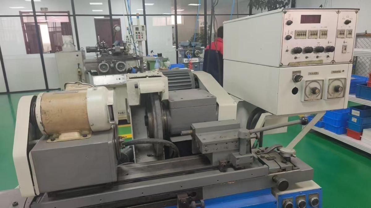 Cylindrical grinder