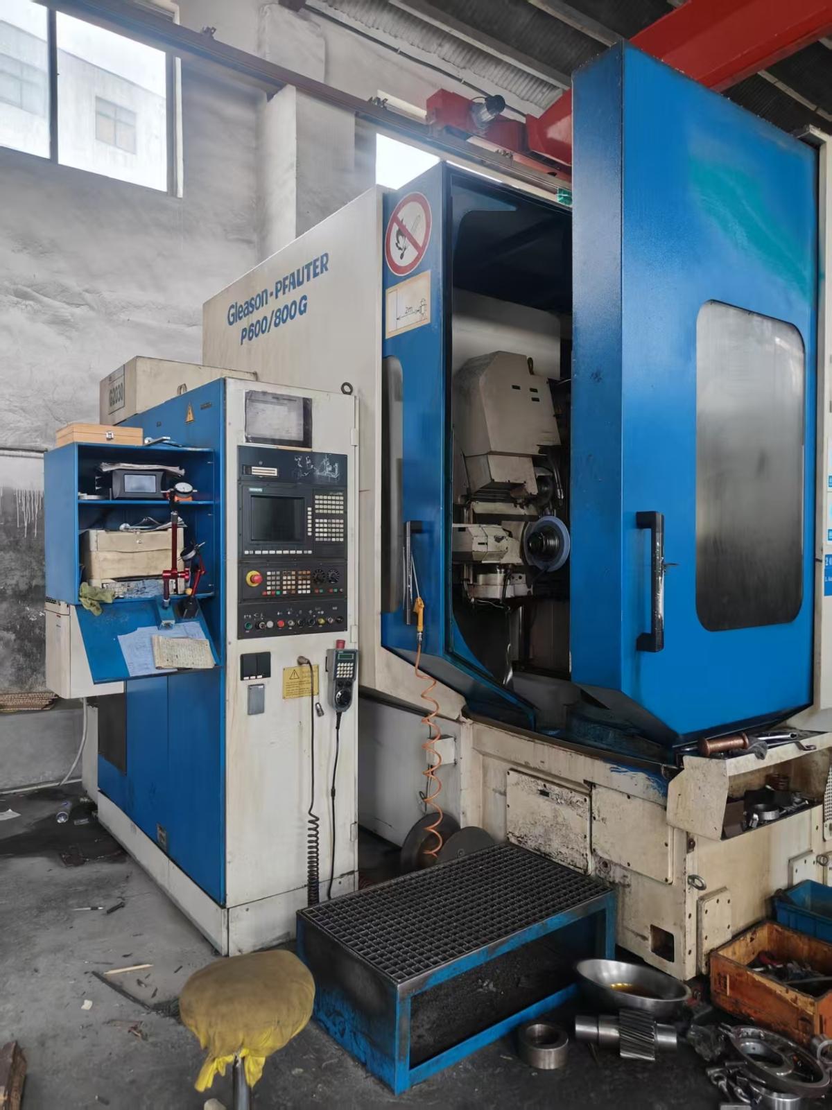 Gear grinding machine