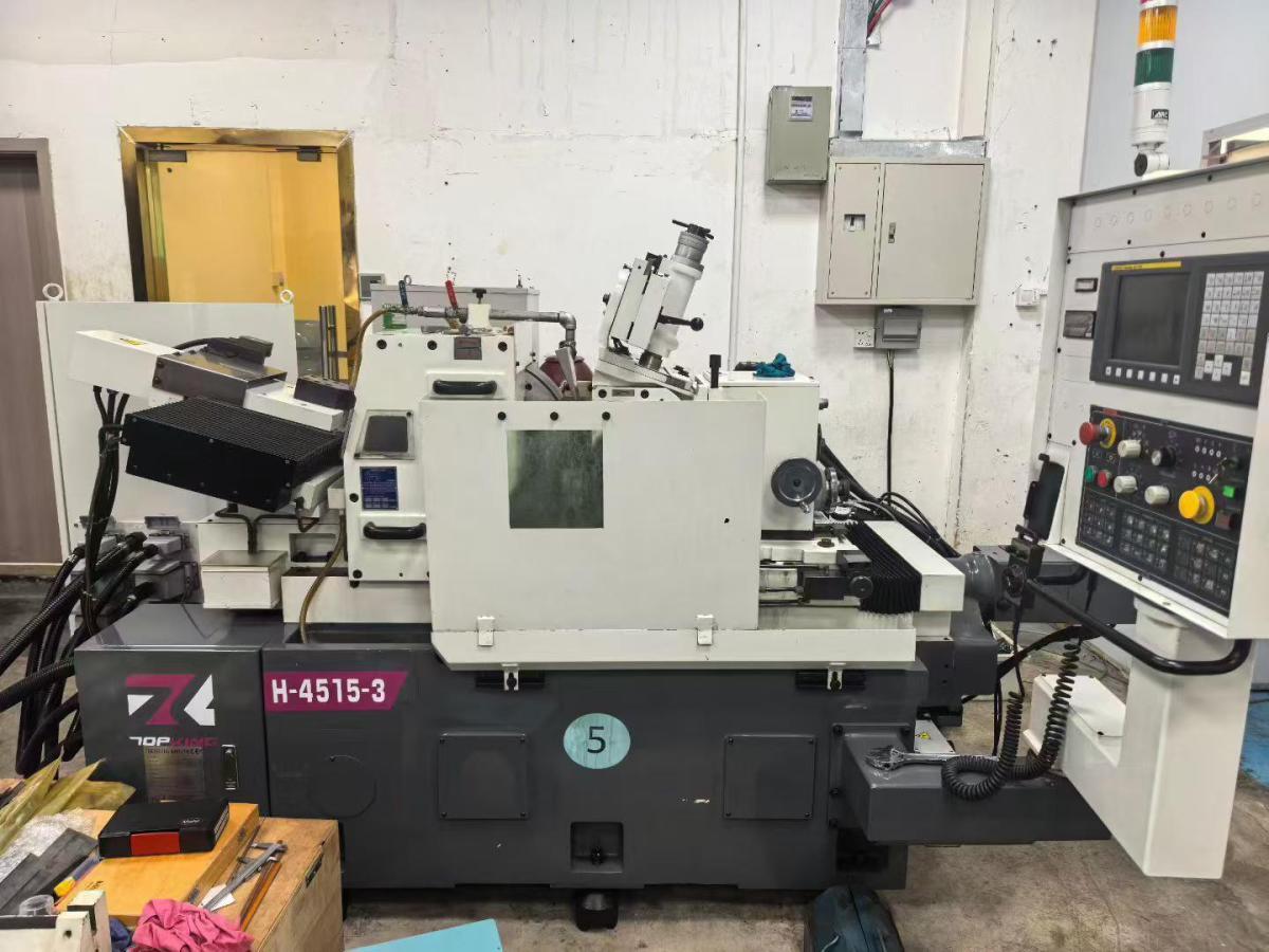 Centreless grinding machine