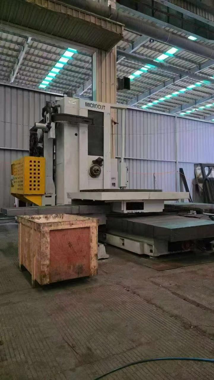 Boring and milling machine