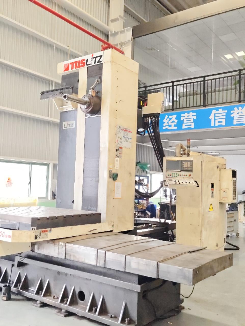 Horizontal boring and milling machine