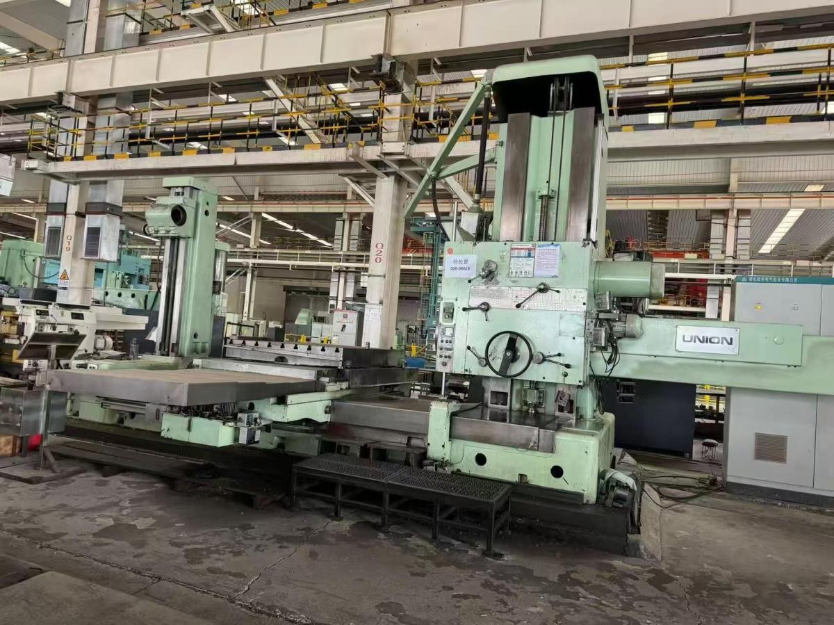 Boring and milling machine