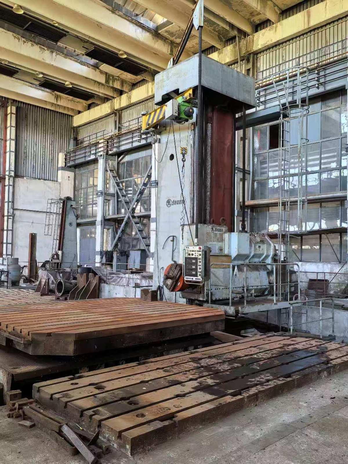 Boring and milling machine