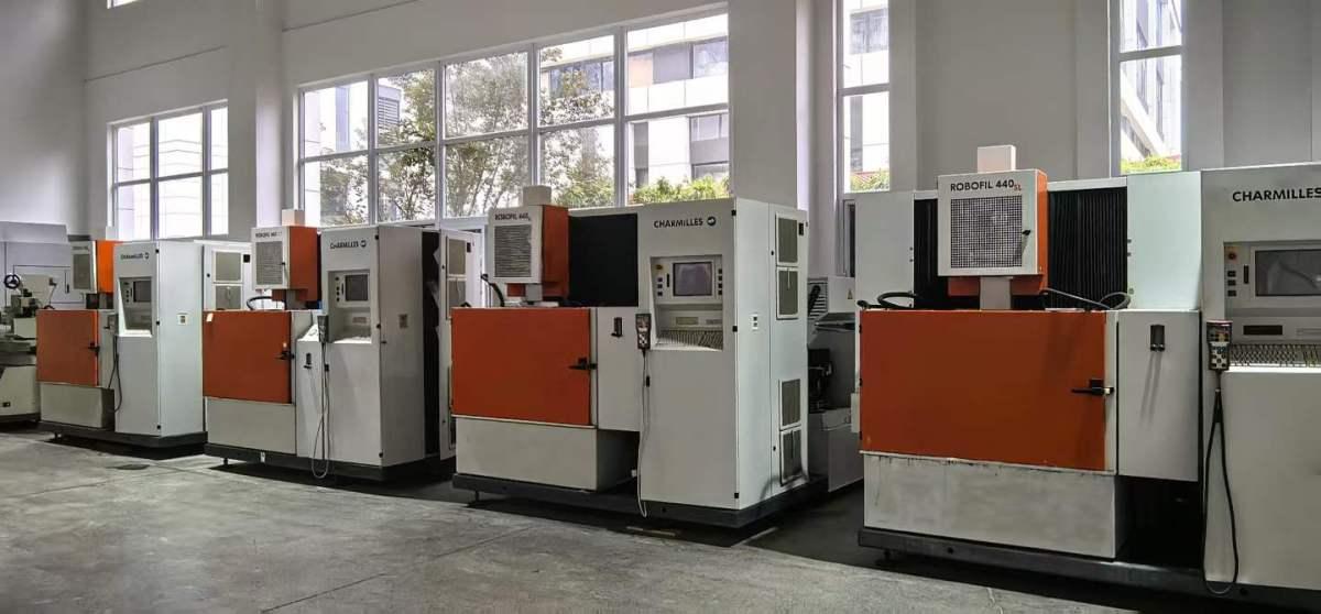Wire cutting machine