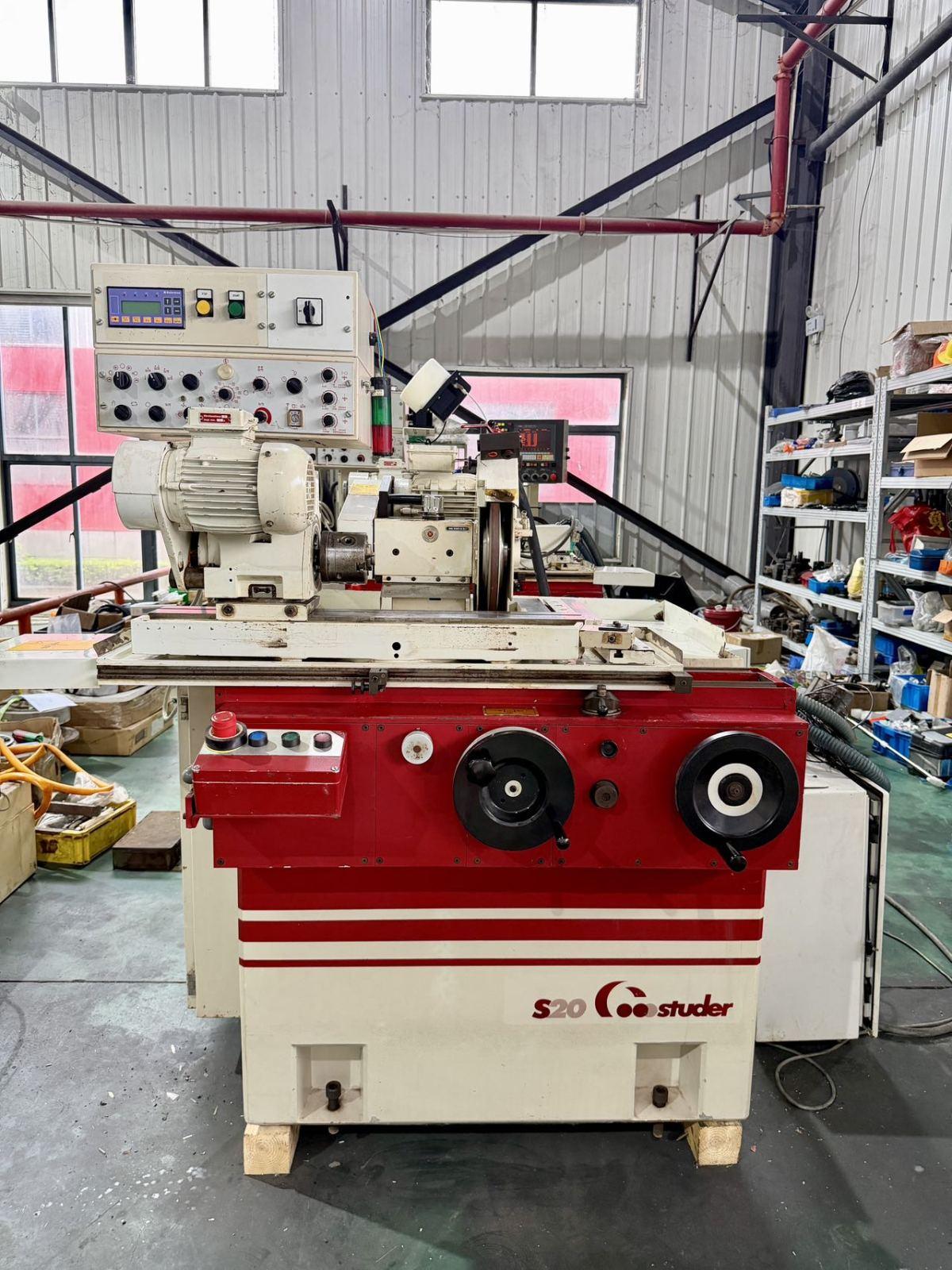 Cylindrical grinder