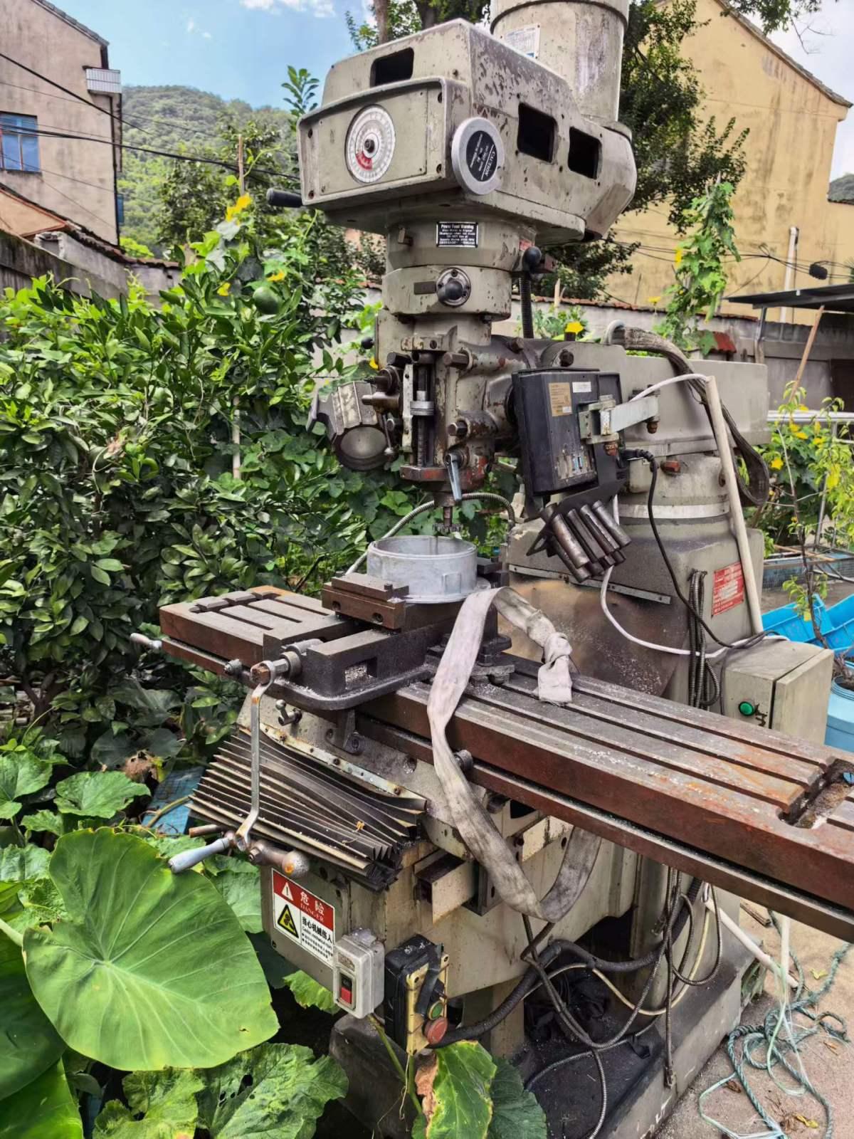 turret milling machine
