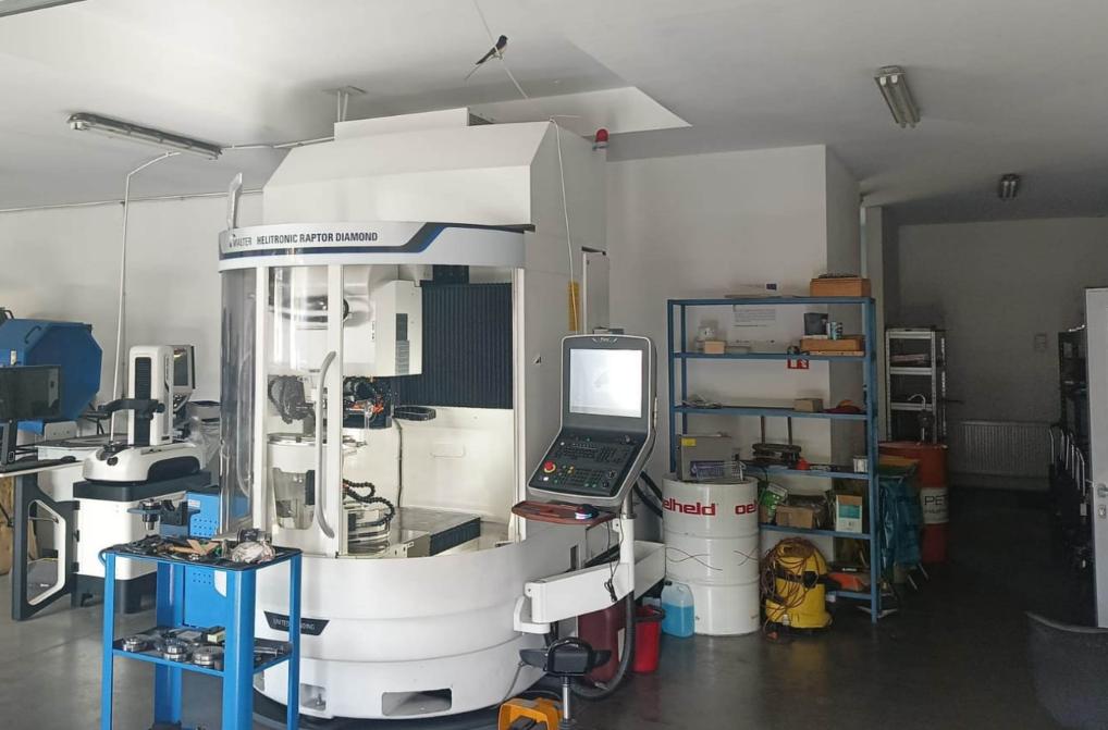 Five axis CNC tool grinder